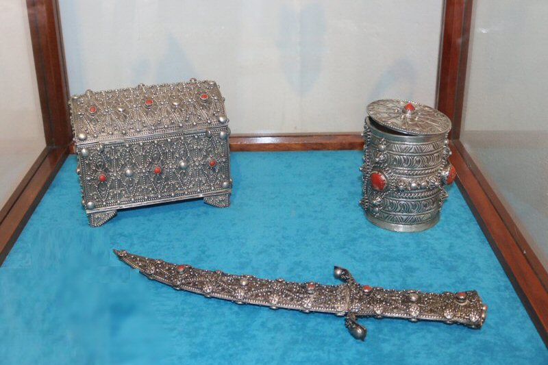 the khanjar and the jewelry chest from Algeria