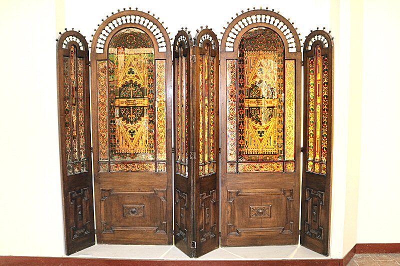 the folding screens