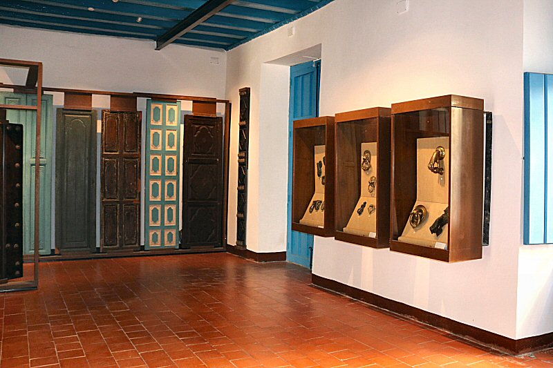 the collection of the most used outer- and inner doors and the collection of the hardware used at the doors