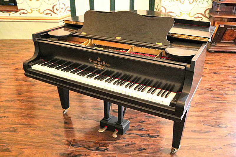 the piano, manufactured by the North American company Steinway & Sons