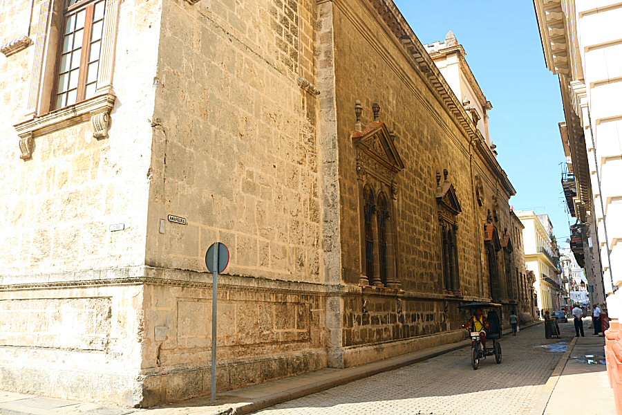 the facade on the Amargura street