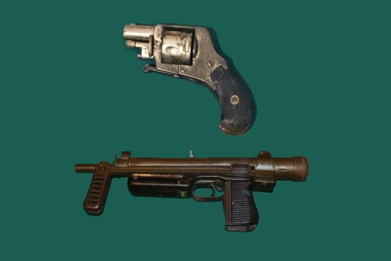 the pupy revolver that belonged to Andrés Torres Rodríguez who had participated in the preparations of the strike in April 9 and the 23-model submachine from the 20th century that was used by the Revolutionary Militia in the first year of the Revolution