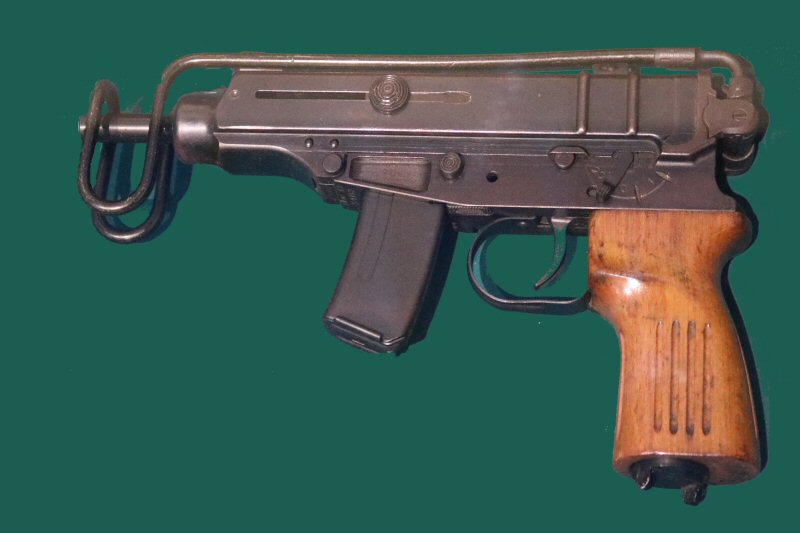 the Skorpion sub-machine gun of Piti Fajardo that participated in the rebel army as doctor and as fighter on the Sierra mountains