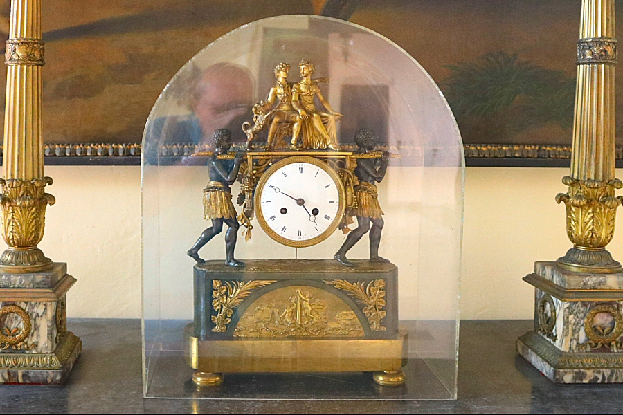 the table clock that references the novel Paul et Virginie by Jacques-Henri Bernardin de Saint-Pierre