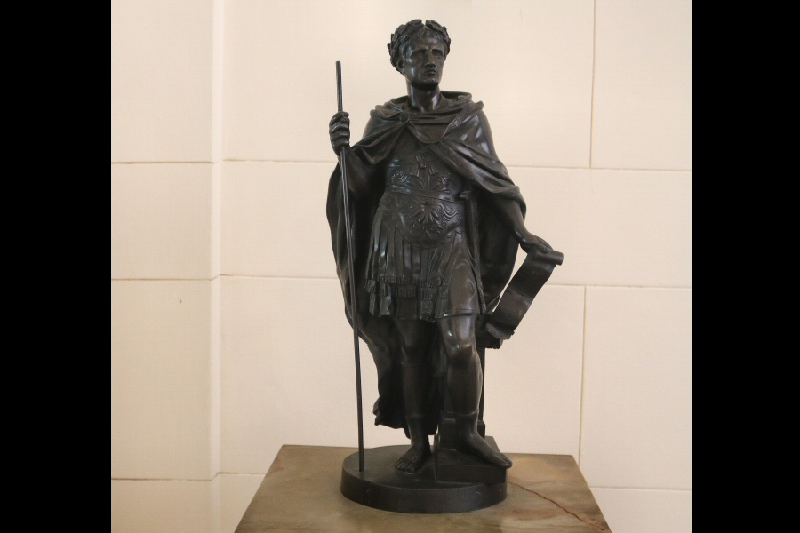 the bronze sculpture of Napoléon is the work of the French sculptor Pierre Alexandre that represented Napoléon as a Roman Emperor