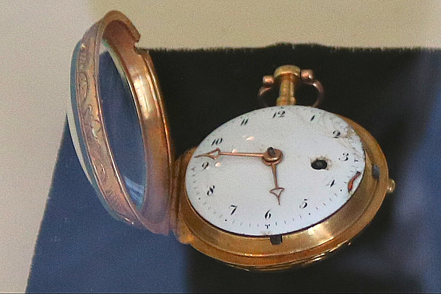 the golden pocket watch of Napoléon that he wore on the St. Helena island