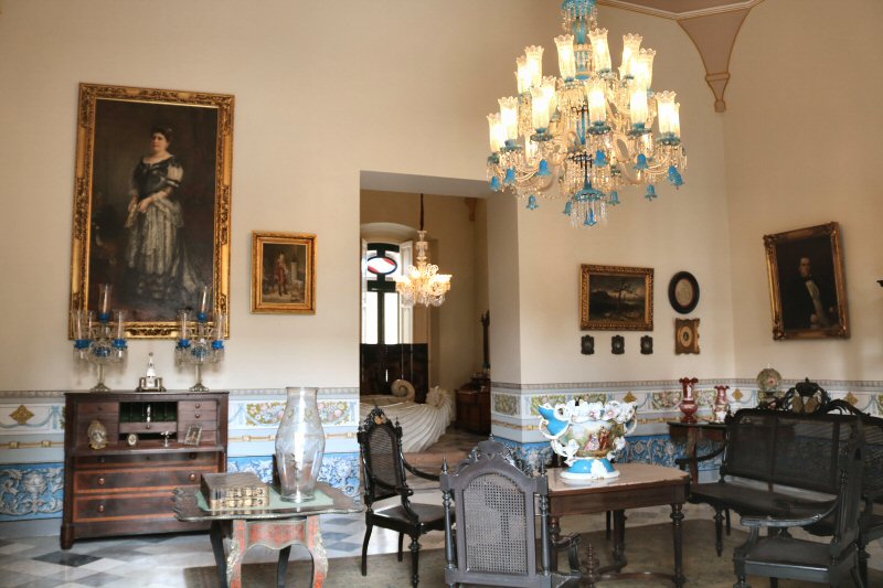 A nice set of coffee room, consisting of armchairs with lattice back, stands out. The wall reliefs and the works of foreign painters of the 19th century, such as Victor Patricio de Landaluze, Francis Mejasky, Valentin Sanz Carta and Henry Cleenewerck are adorning the walls.