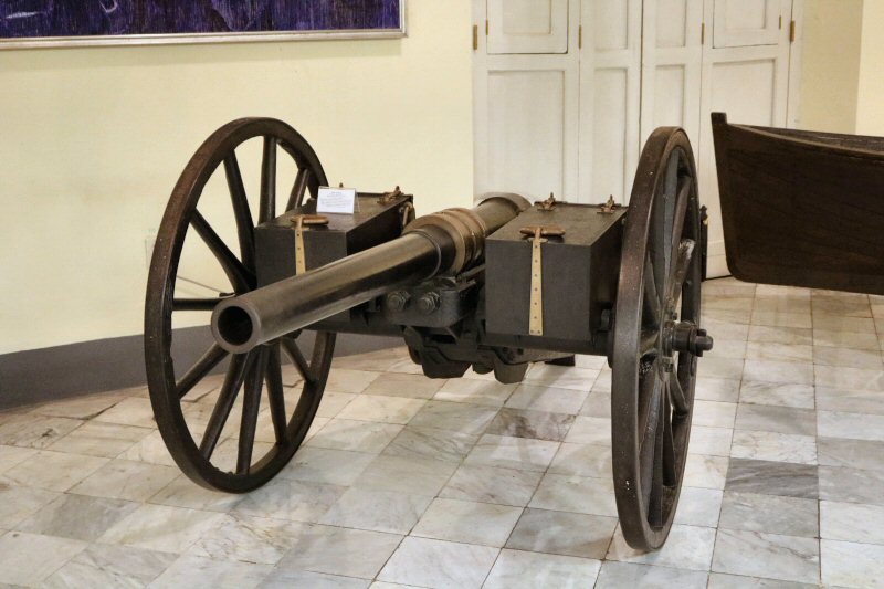 The cannon, Hatchkiss 70 mm caliber, made in USA, was used by Calixto García Íñiguez during the battels in Loma de Hierro (historical place, located in the vicinity of the town Floro Pérez, Holguin. The artillery was used by the mambises for the first time here.), Las Tunas and Guáimaro. The cannon was baptized with the name of Cayo Hueso (Key West) in homage to the Cuban emigrants that bought it by their own.